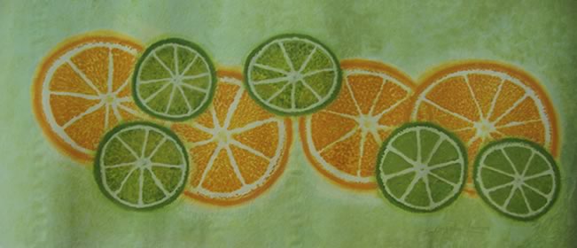 Laranja e limão no fundo verde